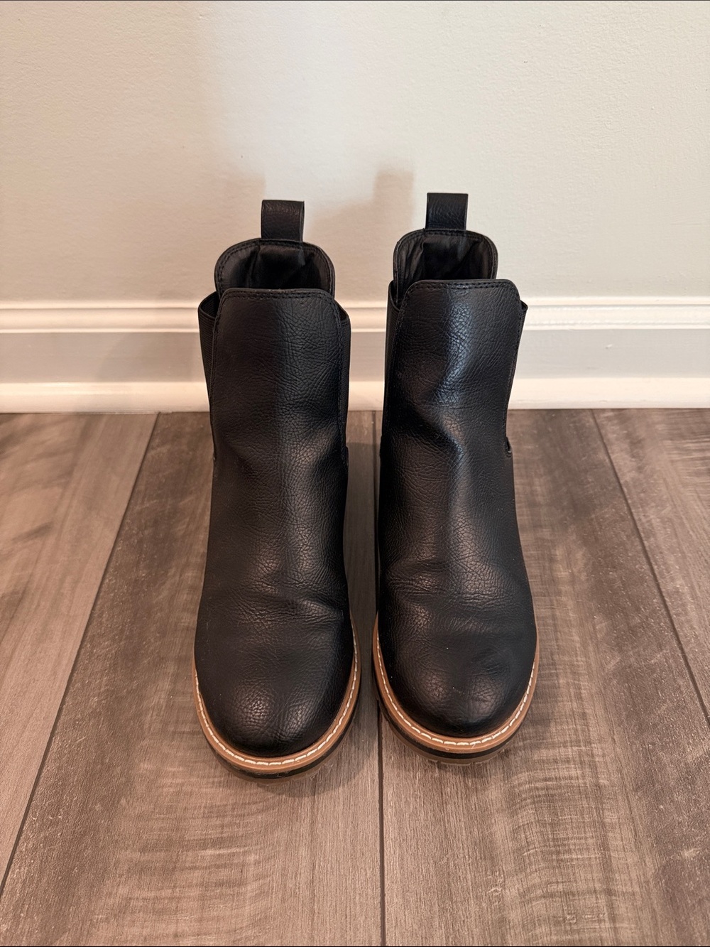 Kensie Black Leather Ankle Booties with Contrast Sole